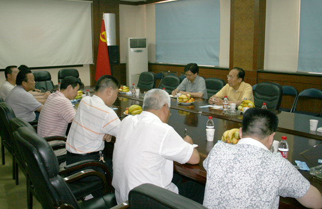 集团公司举办长寿命路面技术专家座谈会