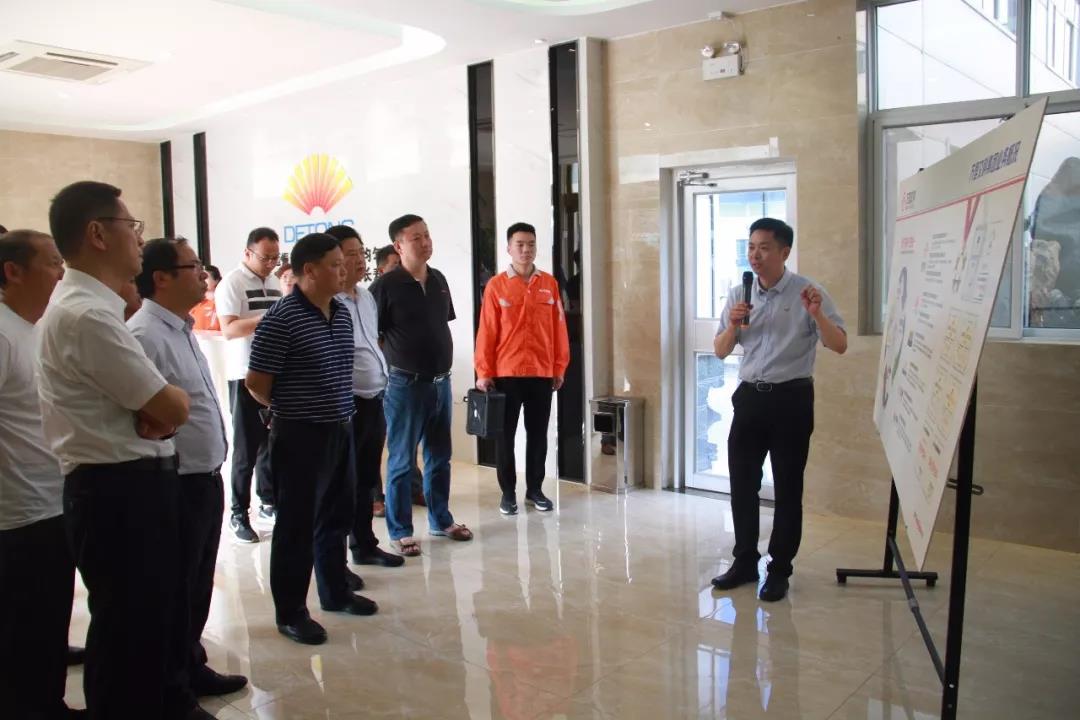 云南嵩明县领导李友华莅临万里交科调研指导