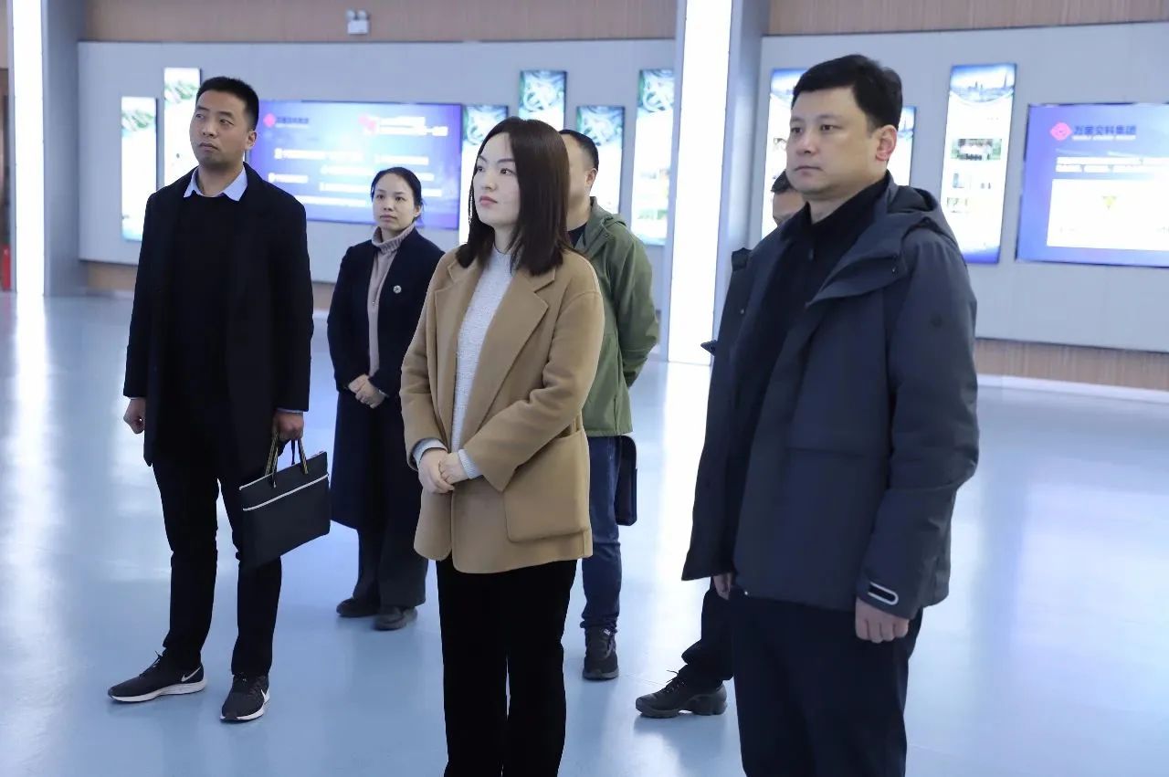 河南省交通运输厅科技处副处长谢琳一行莅临万里交科智能制造产业园考察科普基地建设情况