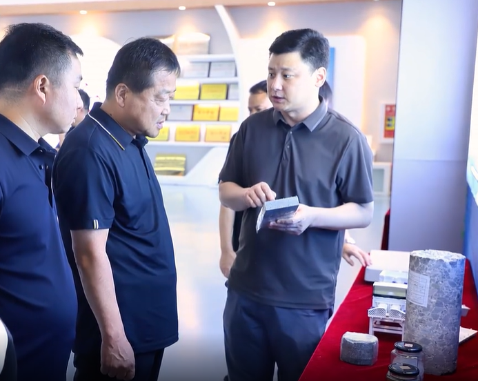 河北省邯郸市邱县县委常委、常务副县长高峰一行莅临万里交科智能制造产业园考察调研。