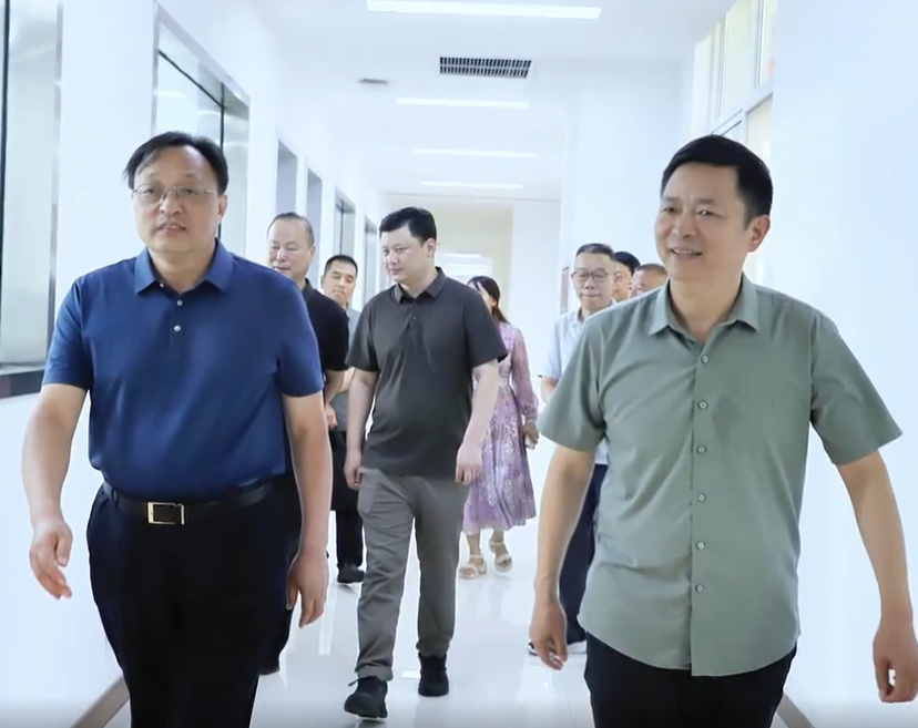 许昌市政协主席刘保新一行莅临万里交科智能制造产业园考察调研
