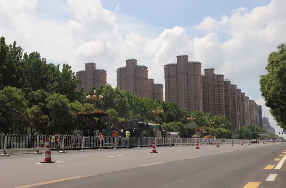 德通路面再生列车为许昌市魏文路道路养护工程提供高质量服务