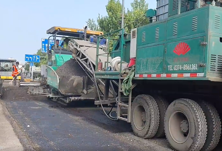 高温淬炼下的路面革新：德通路面再生列车重塑许昌建安大道