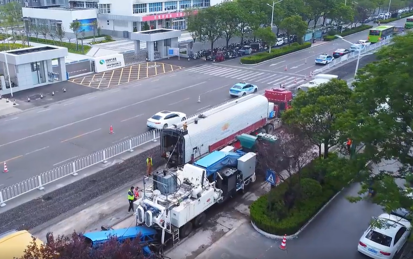 许继大道（许昌知名上市公司许继电气门前）路面再生项目启动，采用德通路面再生列车与分布式路面再生成套技术，欢迎莅临许昌观摩指导！