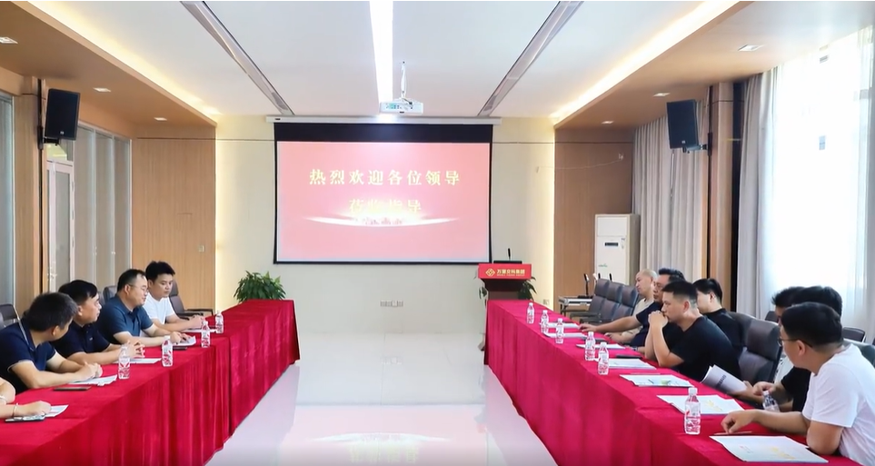 汝州市公路事业发展中心专家领导莅临万里交科智能制造产业园，考察德通路面再生列车与成套技术工艺。